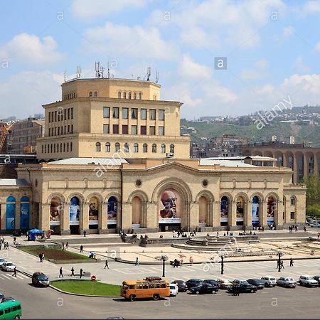 יירבאן Apartment On Republic Square מראה חיצוני תמונה