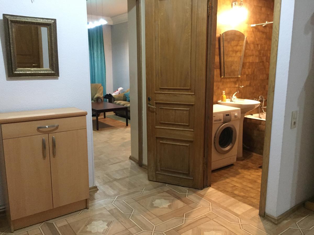 יירבאן Apartment On Republic Square מראה חיצוני תמונה